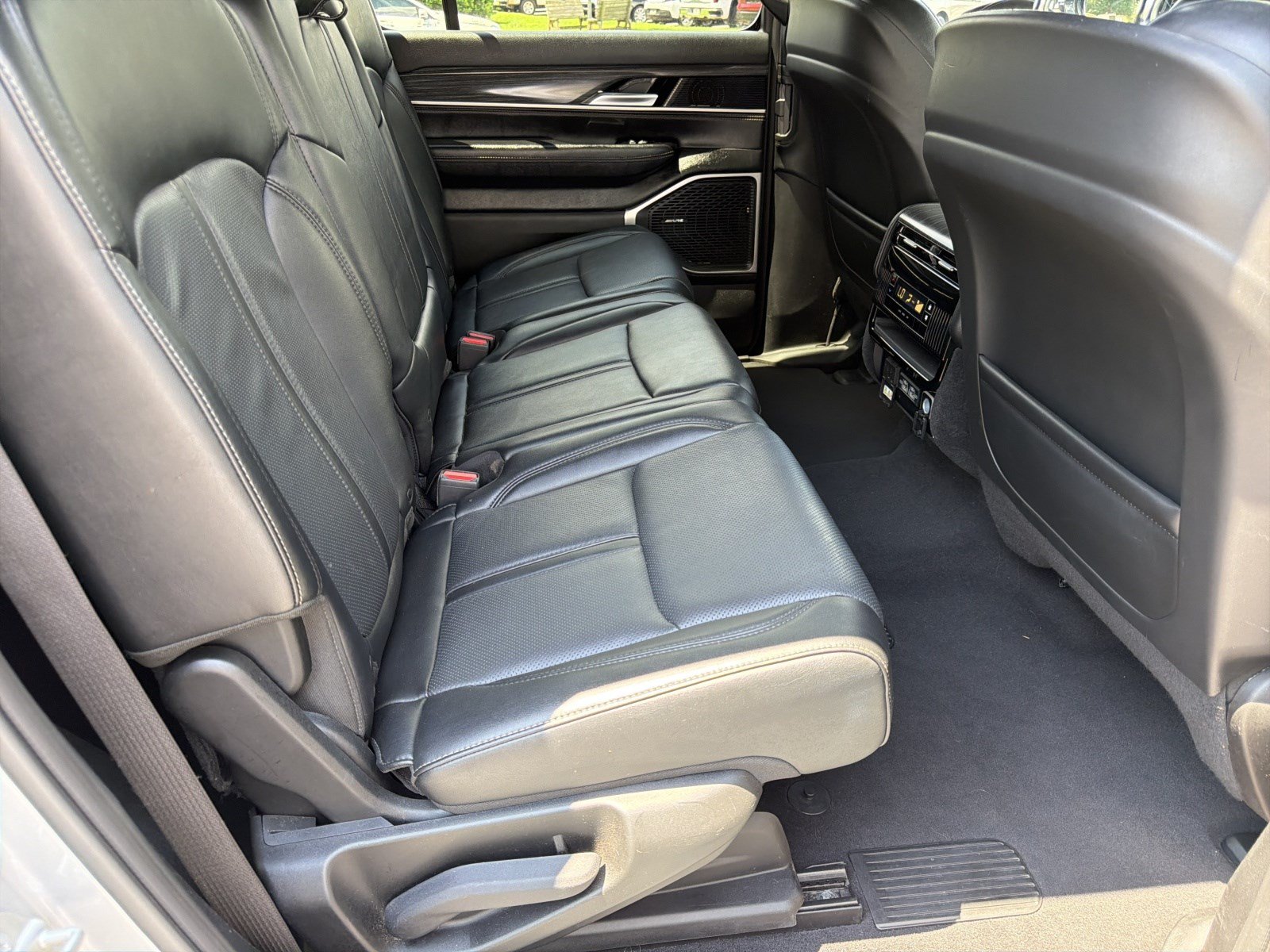 Used 2024 Jeep Wagoneer Series II w/ Flexible Seating Group AWD/4WD image 15