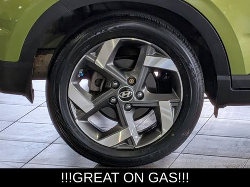 Used 2024 Hyundai Venue SEL image 10