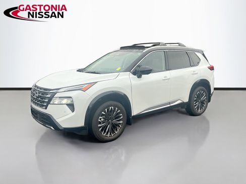 Used 2026 Nissan Rogue Platinum w/ Platinum Premium Package image 3