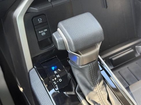 Used 2022 Toyota Tundra SR5 w/ SR5 Convenience Package AWD/4WD image 27