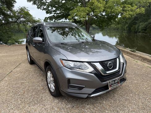 Used 2017 Nissan Rogue SV w/ SV Premium Package AWD/4WD image 1
