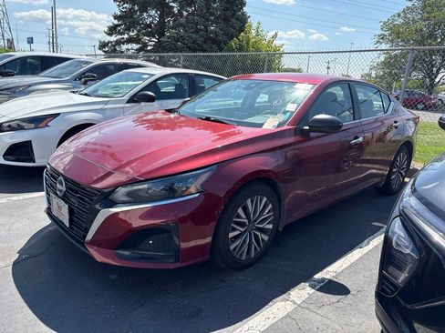Used 2024 Nissan Altima 2.5 SV FWD image 3