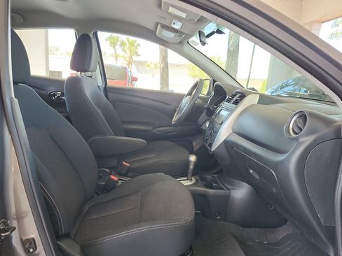 Used 2015 Nissan Versa SV w/ SV Tech Package image 18