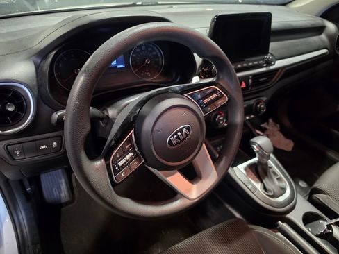 Used 2019 Kia Forte LXS FWD image 4