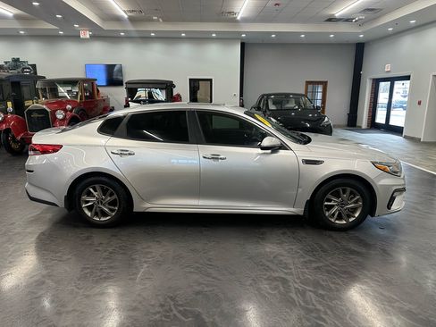 Used 2019 Kia Optima LX image 4