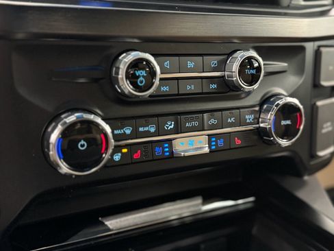 Used 2024 Ford F350 Lariat w/ Chrome Package image 32