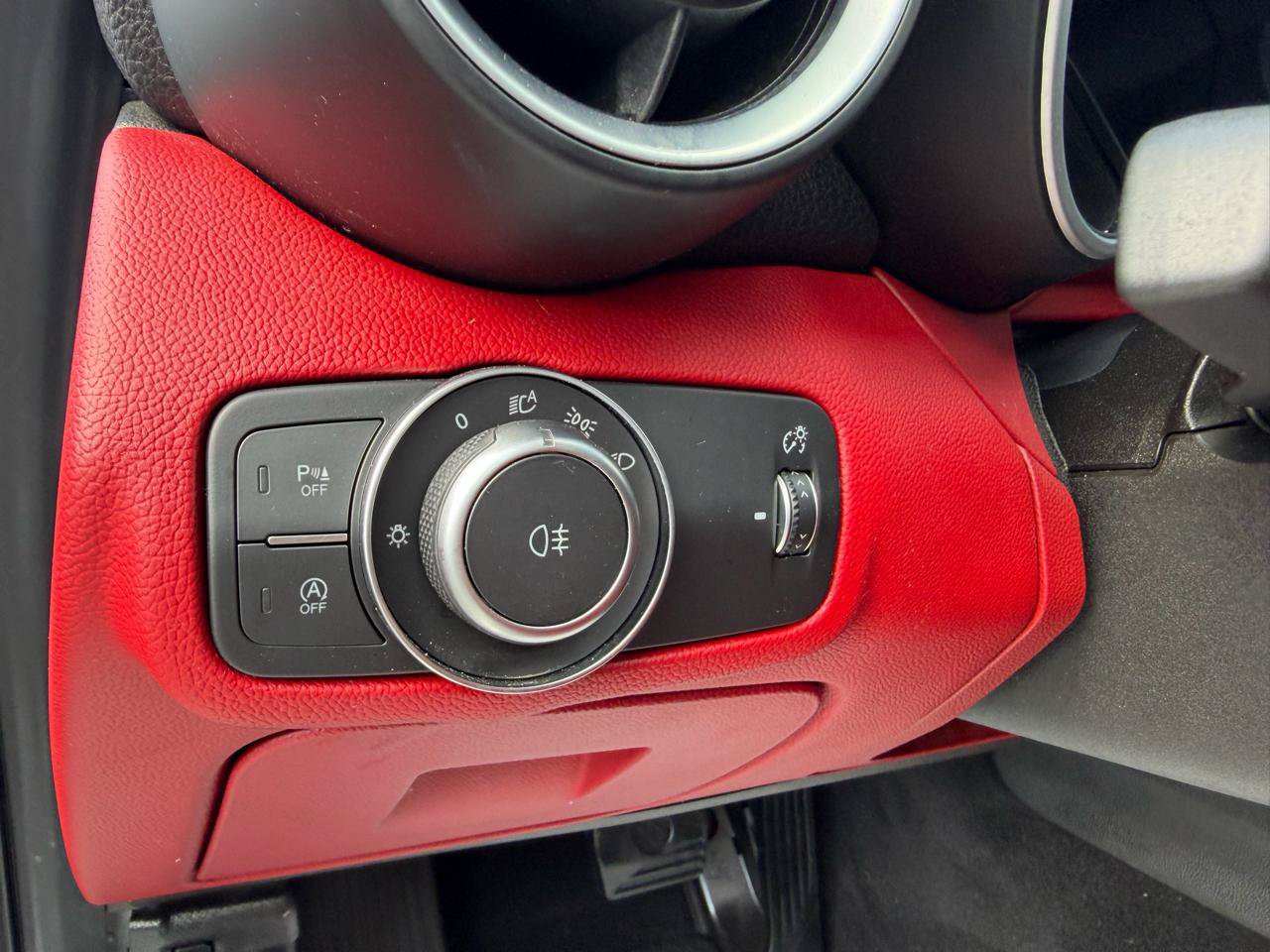 Used 2019 Alfa Romeo Giulia AWD image 22