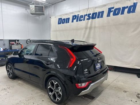 Used 2024 Kia Niro EX Touring image 6
