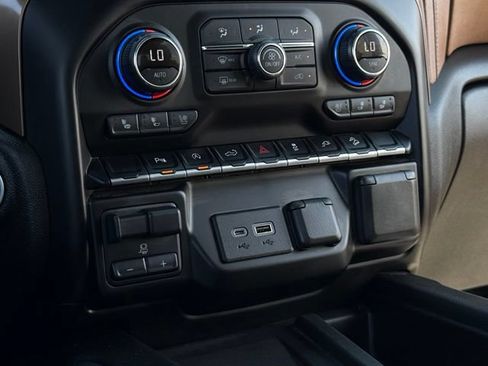 Used 2021 Chevrolet Silverado 1500 High Country w/ Z71 Off-Road Package AWD/4WD image 26