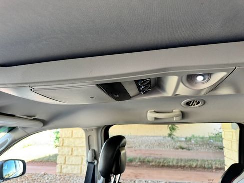 Used 2014 Chrysler Town & Country Touring FWD image 19