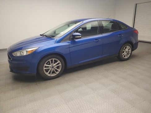 Used 2018 Ford Focus SE w/ Cold Weather Package FWD image 2