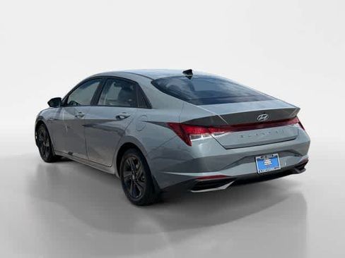 Certified 2022 Hyundai Elantra SEL FWD image 3