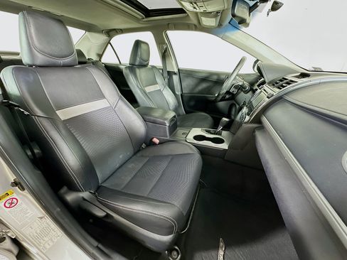 Used 2012 Toyota Camry SE w/ Convenience Pkg FWD image 29