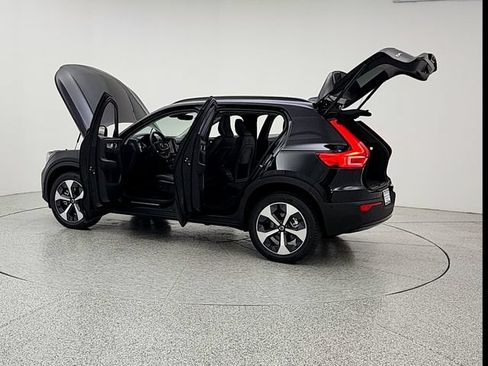 New 2026 Volvo XC40 B5 Plus w/ Climate Package AWD/4WD image 12