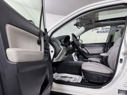 Used 2017 Subaru Forester 2.5i Premium image 11