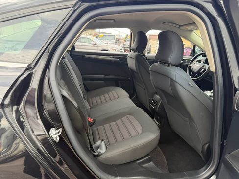 Used 2019 Ford Fusion SE image 16