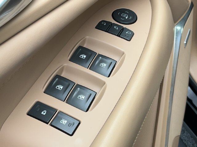 Used 2018 Cadillac Escalade Platinum AWD/4WD image 10