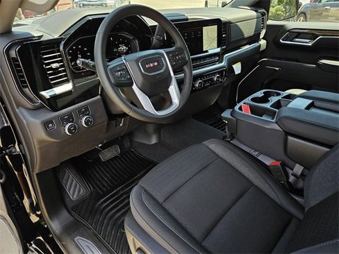 New 2025 GMC Sierra 1500 SLE image 17