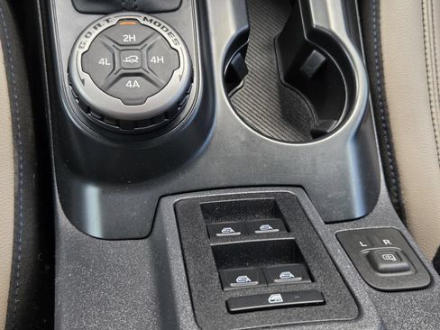 Used 2024 Ford Bronco Wildtrak AWD/4WD image 31