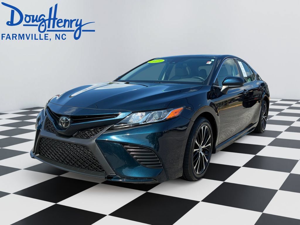Used 2019 Toyota Camry SE FWD image 1