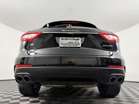 Used 2018 Maserati Levante AWD/4WD image 11