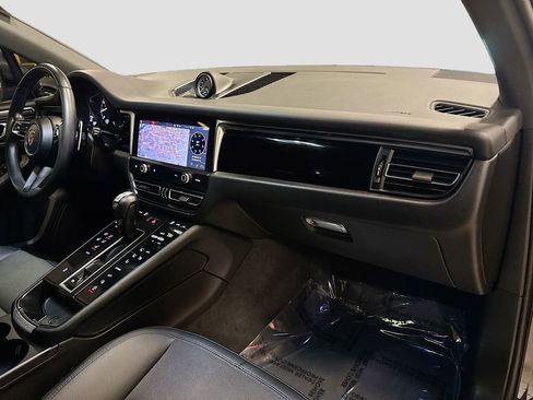 Used 2022 Porsche Macan image 35