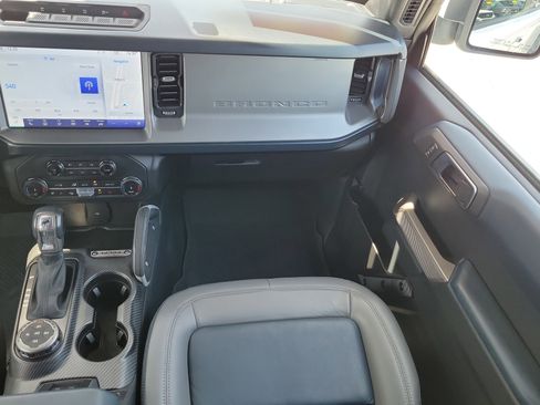 Used 2022 Ford Bronco Outer Banks w/ Sasquatch Package AWD/4WD image 14