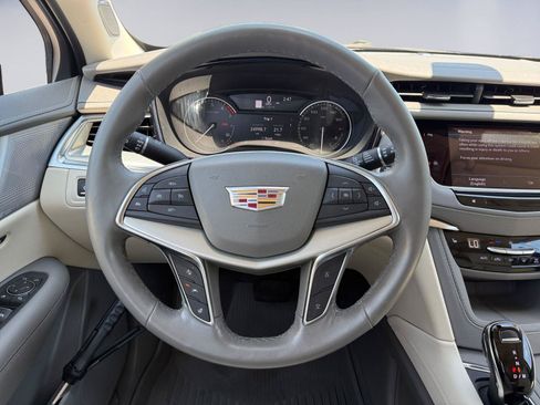 Certified 2023 Cadillac XT5 Premium Luxury w/ LPO, Floor Liner Package AWD/4WD image 22