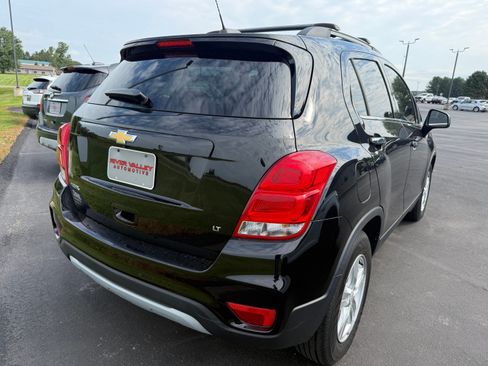 Used 2019 Chevrolet Trax LT w/ LT Convenience Package FWD image 3