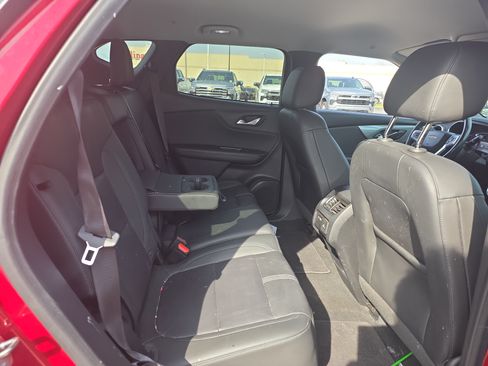 Used 2020 Chevrolet Blazer LT w/ Sound & Technology Package FWD image 9