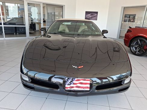 Used 2004 Chevrolet Corvette Convertible w/ Preferred Equipment Group image 2