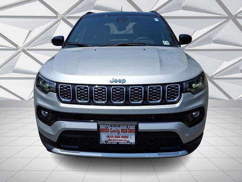 Used 2025 Jeep Compass Limited AWD/4WD image 3