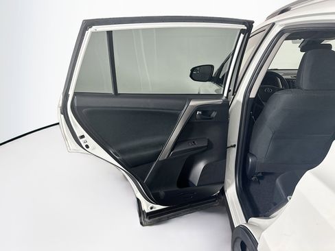 Used 2018 Toyota RAV4 LE FWD image 24
