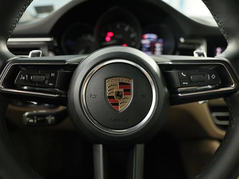 Certified 2026 Porsche Macan AWD/4WD image 35