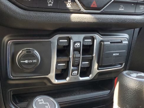 Used 2024 Jeep Wrangler Sport S image 25