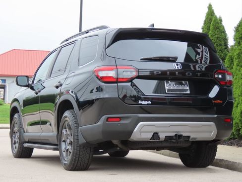 Used 2024 Honda Pilot TrailSport image 11