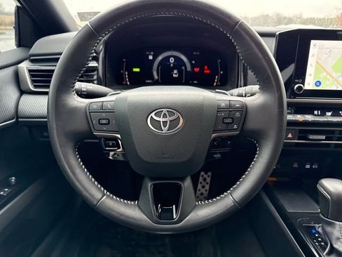Used 2025 Toyota Camry SE image 21