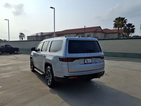 Used 2024 Jeep Wagoneer Series II w/ Flexible Seating Group RWD image 3