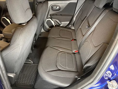 Used 2018 Jeep Renegade Latitude w/ Cold Weather Group image 23