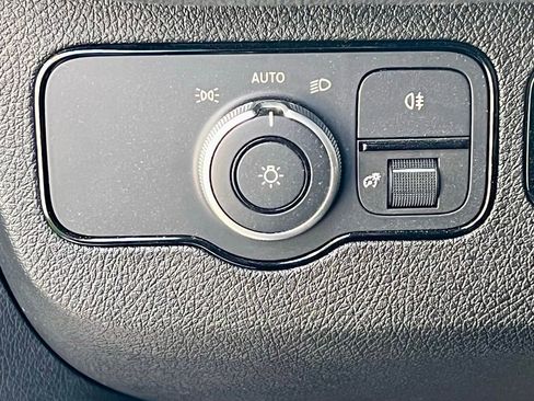 Used 2024 Mercedes-Benz Sprinter 2500 image 28