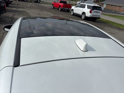 Used 2024 Toyota Venza Limited image 55