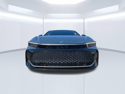 Used 2026 Toyota Crown Platinum image 9