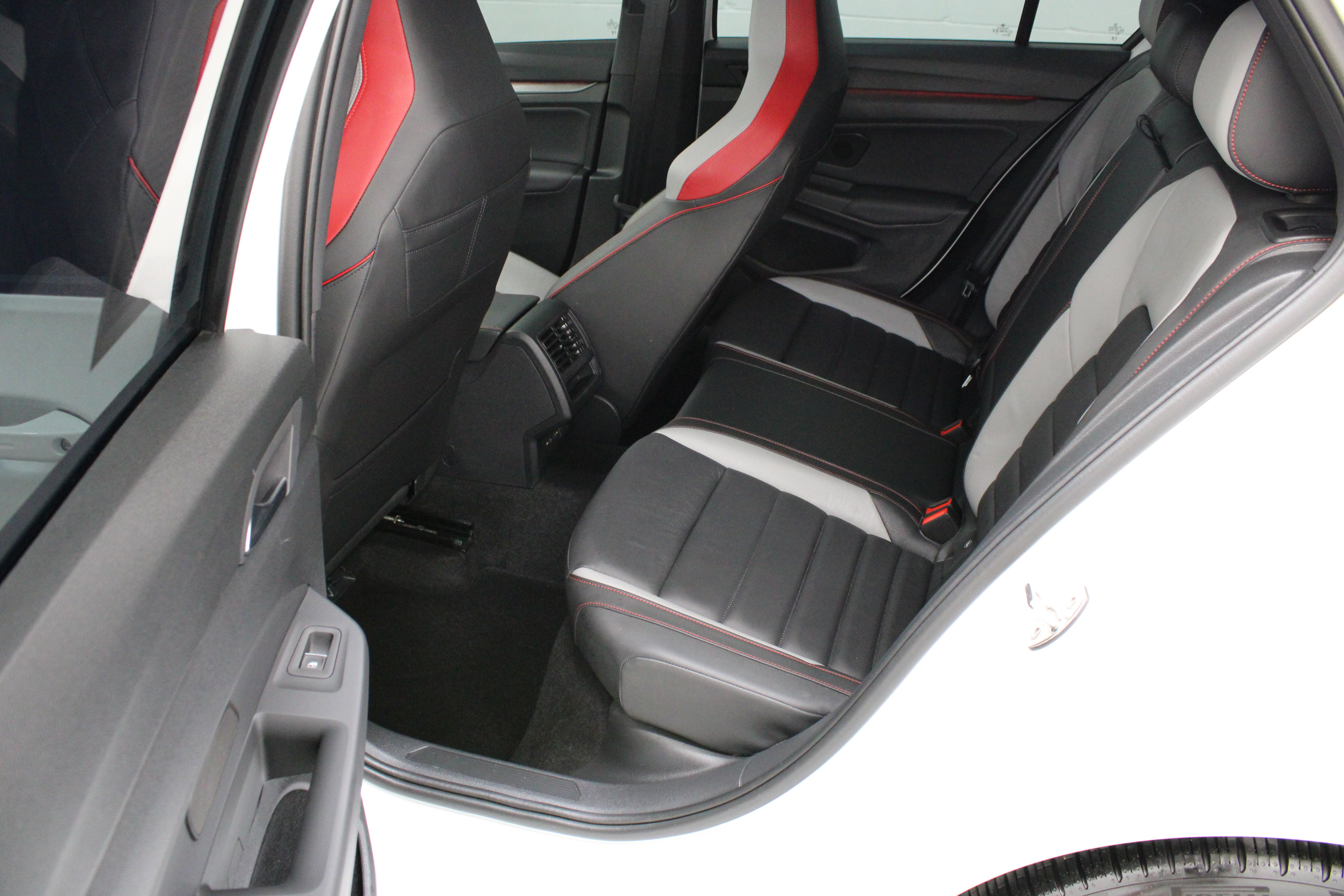 Used 2025 Volkswagen GTI SE FWD image 30