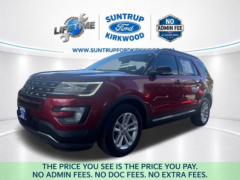 Used 2017 Ford Explorer XLT FWD image 1