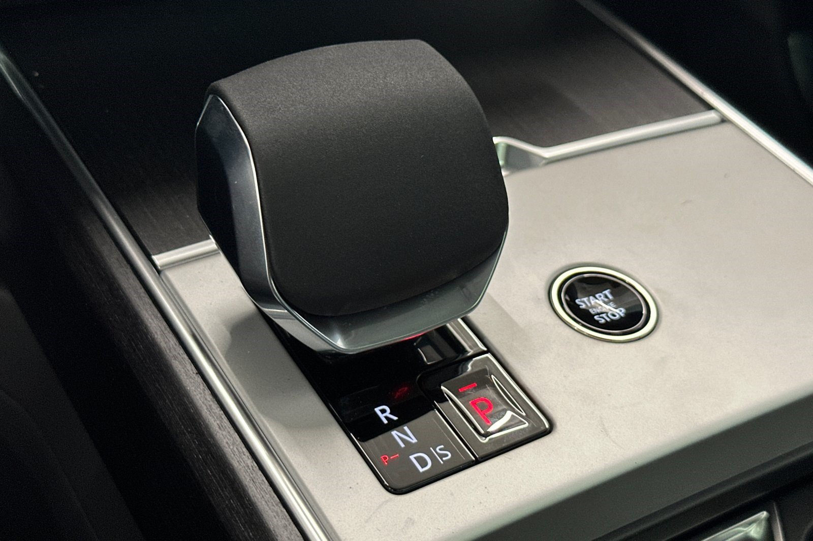 New 2026 Land Rover Range Rover SE AWD/4WD image 16