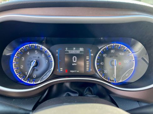 Used 2017 Chrysler Pacifica Touring Plus w/ Tire & Wheel Group image 11