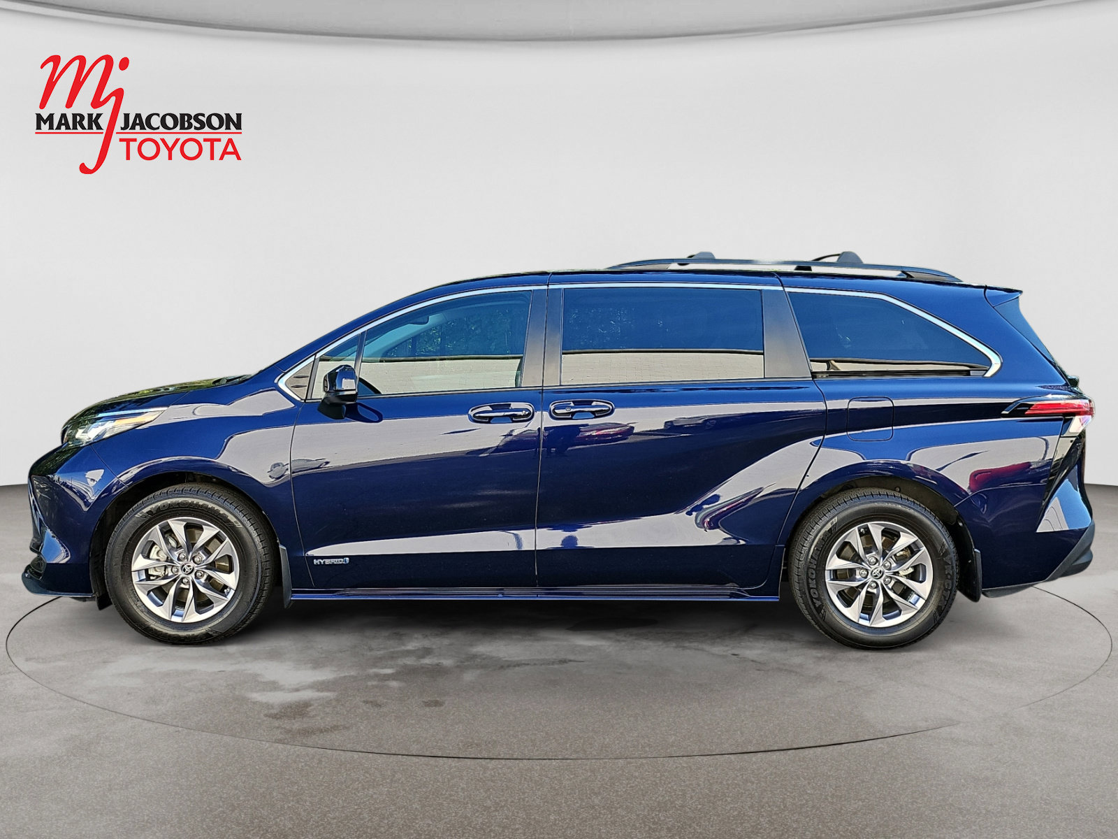 Used 2021 Toyota Sienna LE w/ LE Plus Package AWD/4WD image 14