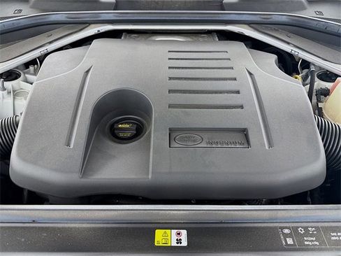 Used 2024 Land Rover Range Rover Sport SE image 32