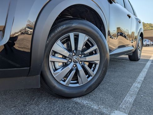 Used 2025 Nissan Pathfinder S image 33