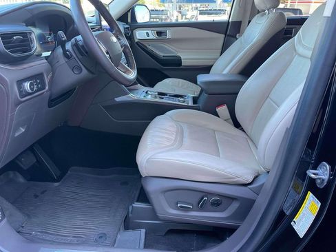 Used 2020 Ford Explorer Platinum w/ Premium Technology Package image 29